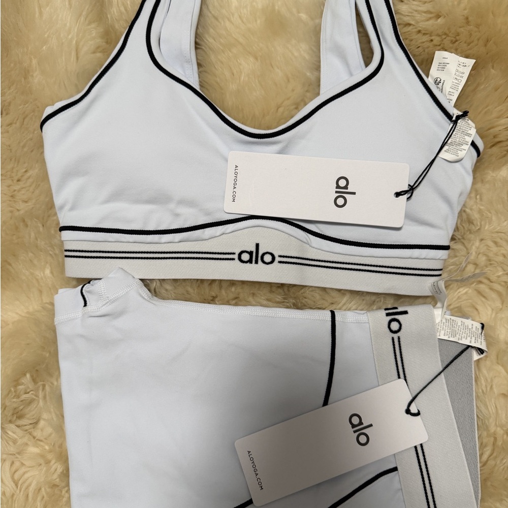 ALO Yoga Set Airbrush Heart Throb Bra With Legging Size S - Picture 3 of 7
